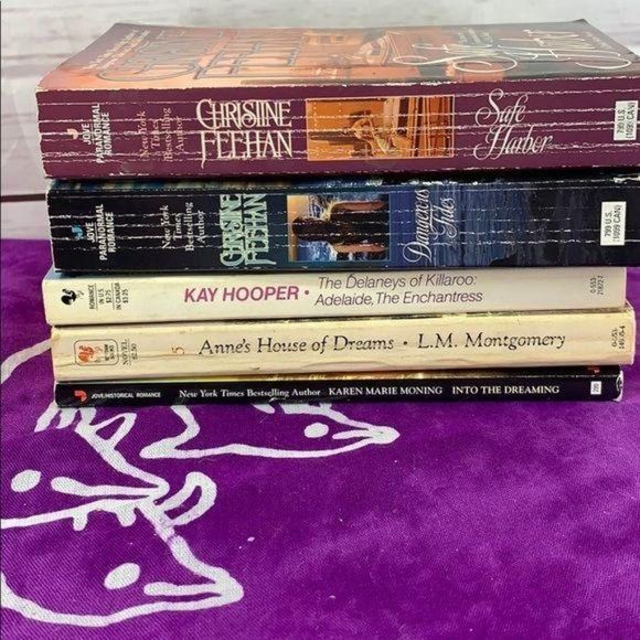 Romance Lot Of 5 Books Christine Feehan‎ Karen Marie Moning paperback book - Picture 1 of 3